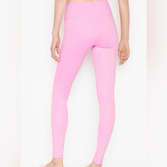 Victoria's Secret Pants - NWT Victoria's Secret Flow On Point Leggings